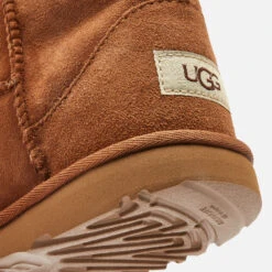 UGG Kids' Classic II Waterproof Boots - Chestnut 11 UGG Kids' Classic II Waterproof Boots - Chestnut -Vans Shoes Shop 12772163 1774883741783271