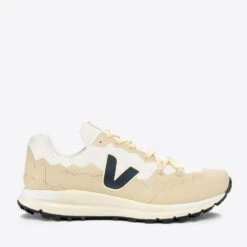 Veja Women’s Fitz Roy Trek Shell Trainers